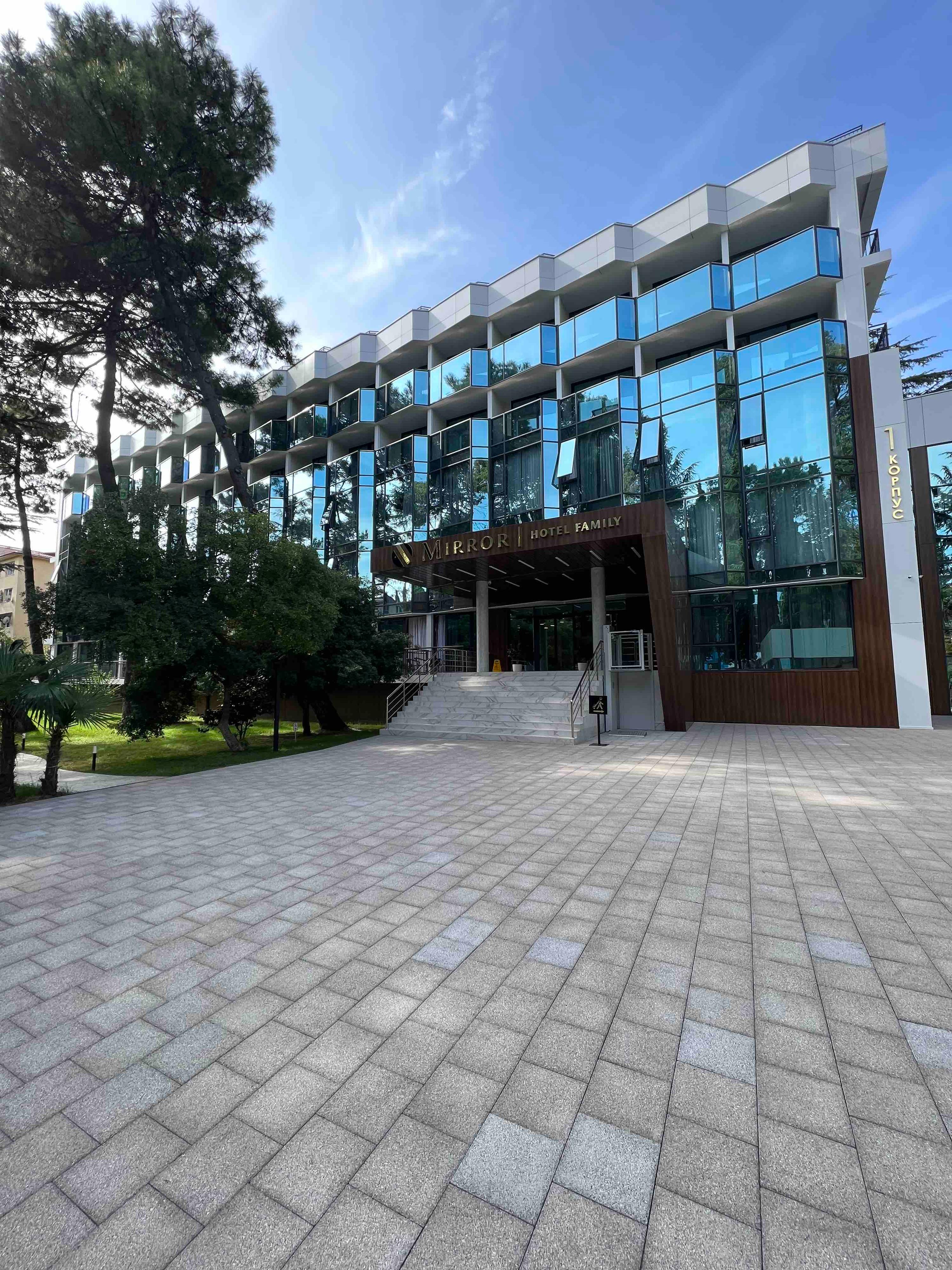 АК Mirror Family (Миррор Фэмили)